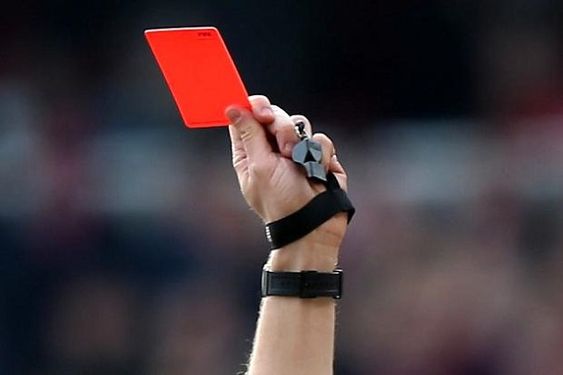 Nguyên nhân khiến cầu thủ bị dính Red Card